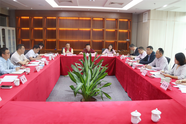 鄧華應(yīng)邀前往廣弘百創(chuàng)供應(yīng)鏈服務(wù)（海南）有限公司、南海商品交易中心洽談合作事宜