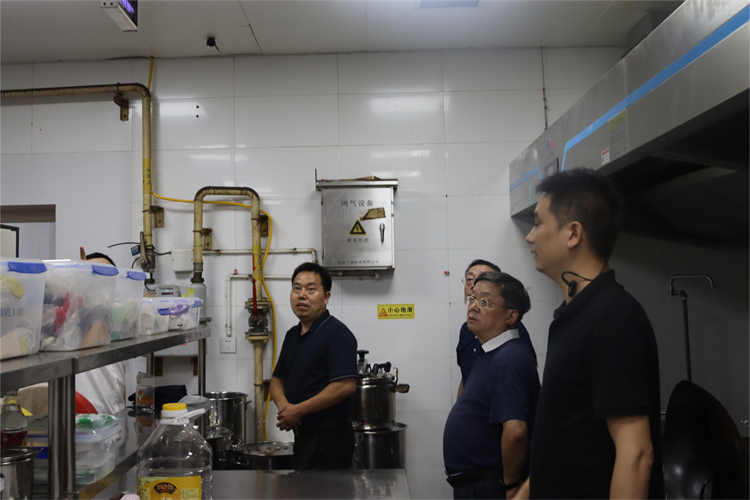 省供銷社黨組成員、理事會副主任向偉益帶隊檢查指導(dǎo)棉麻集團安全生產(chǎn)工作